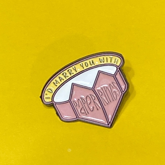 Taylor Swift ‘Paper Rings’ Brooch/Pin - Picture 5 of 5